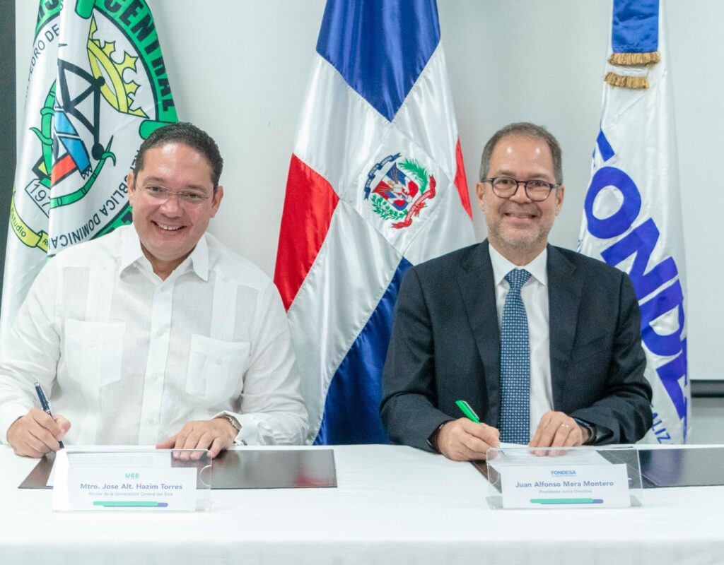 UCE y FONDESA firman convenio de colaboración interinstitucional 